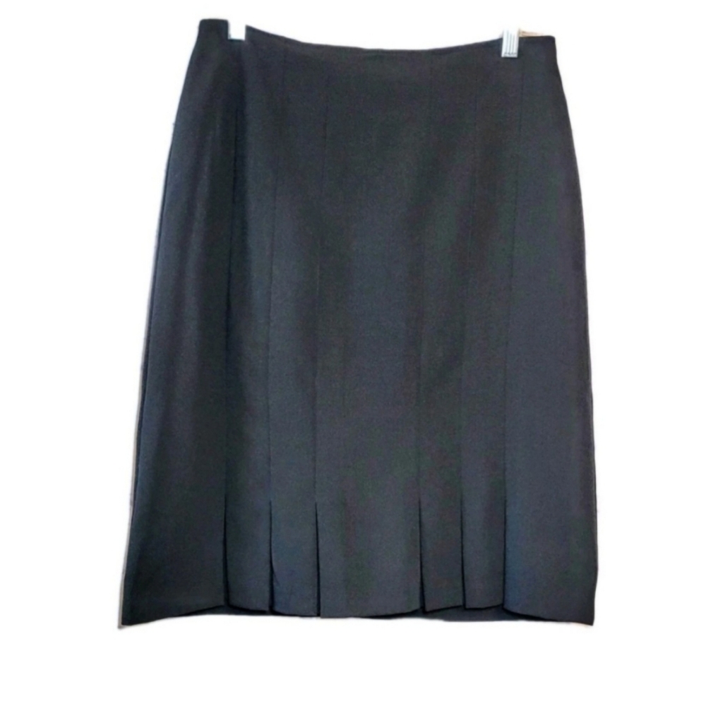 DressBarn Black Pleated Hem Skirt Size 4 Lined Back Zip Officewear Business Wear